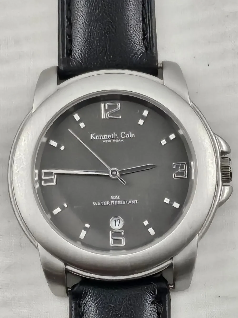 Mens Kenneth Cole New York Date P93-03 New Band Quartz Watch New Battery Runs